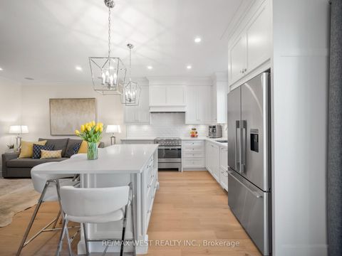 Photo 20 at 30 Drizzel Cres Crescent, Oak Ridges, Richmond Hill