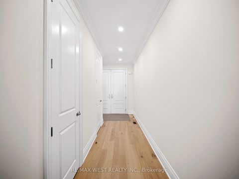 Photo 23 at 30 Drizzel Cres Crescent, Oak Ridges, Richmond Hill