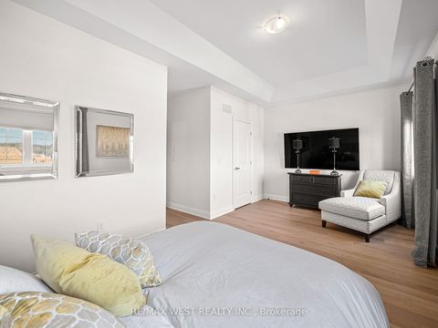 Photo 30 at 30 Drizzel Cres Crescent, Oak Ridges, Richmond Hill