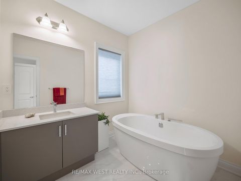 Photo 32 at 30 Drizzel Cres Crescent, Oak Ridges, Richmond Hill