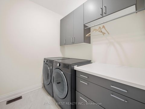 Photo 34 at 30 Drizzel Cres Crescent, Oak Ridges, Richmond Hill