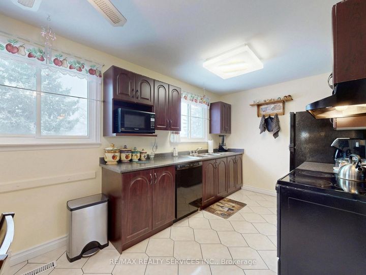 Photo 16 at 16 Grassington Crescent, Northgate, Brampton