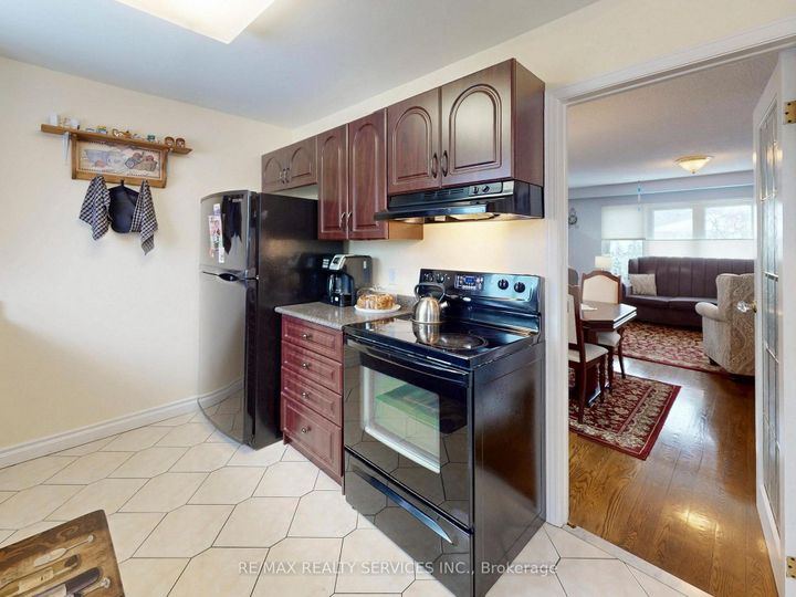 Photo 17 at 16 Grassington Crescent, Northgate, Brampton