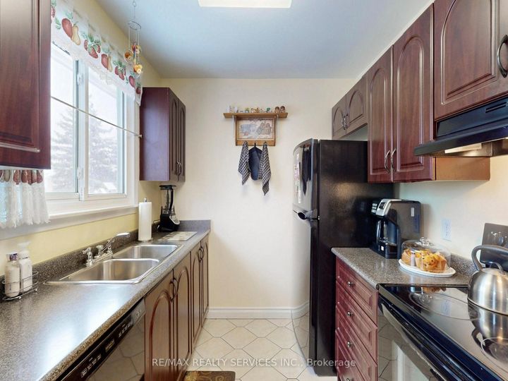 Photo 18 at 16 Grassington Crescent, Northgate, Brampton