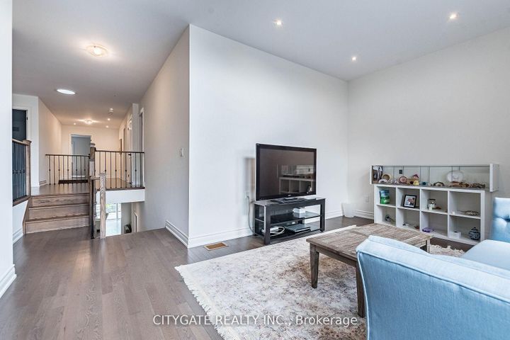 Photo 19 at 44 elysian fields Circle, Bram West, Brampton