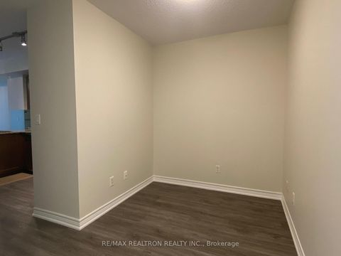 Photo 10 at 610 - 761 Bay Street, Bay Street Corridor, Toronto