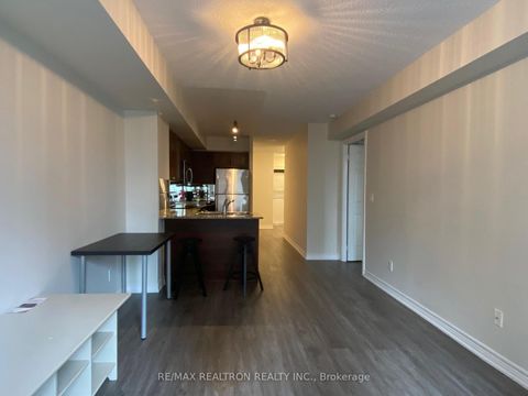 Photo 11 at 610 - 761 Bay Street, Bay Street Corridor, Toronto