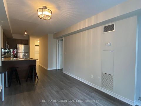 Photo 12 at 610 - 761 Bay Street, Bay Street Corridor, Toronto