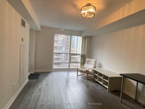 Photo 15 at 610 - 761 Bay Street, Bay Street Corridor, Toronto