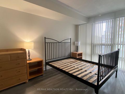 Photo 18 at 610 - 761 Bay Street, Bay Street Corridor, Toronto