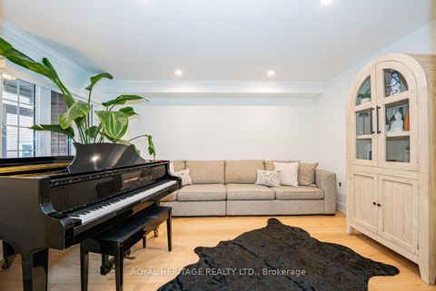 Photo 8 at 27 Opera Place N, East Woodbridge, Vaughan