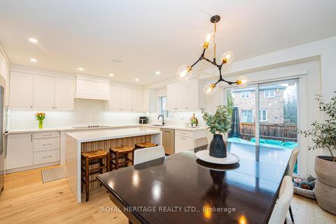 Photo 12 at 27 Opera Place N, East Woodbridge, Vaughan