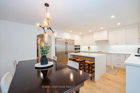 Photo 13 at 27 Opera Place N, East Woodbridge, Vaughan