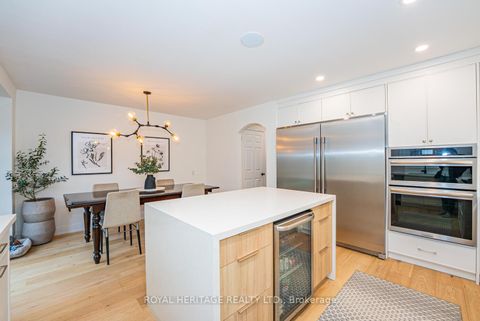 Photo 15 at 27 Opera Place N, East Woodbridge, Vaughan