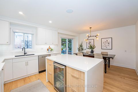 Photo 16 at 27 Opera Place N, East Woodbridge, Vaughan