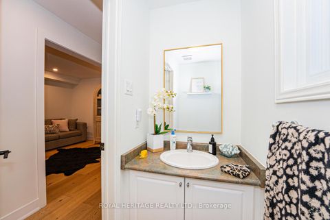 Photo 18 at 27 Opera Place N, East Woodbridge, Vaughan