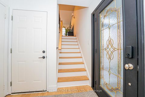 Photo 19 at 27 Opera Place N, East Woodbridge, Vaughan