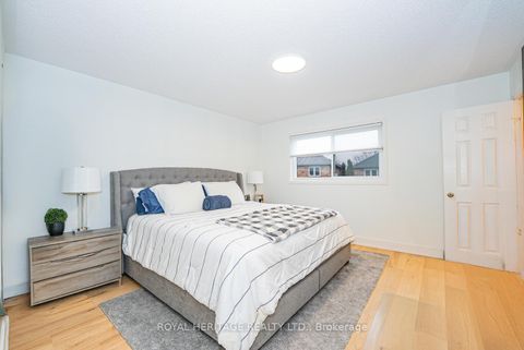 Photo 27 at 27 Opera Place N, East Woodbridge, Vaughan