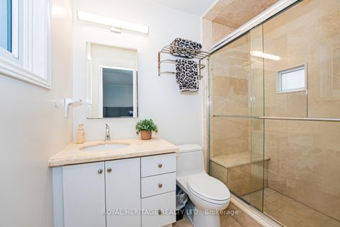 Photo 30 at 27 Opera Place N, East Woodbridge, Vaughan