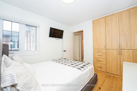 Photo 32 at 27 Opera Place N, East Woodbridge, Vaughan