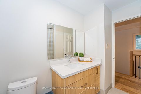 Photo 36 at 27 Opera Place N, East Woodbridge, Vaughan