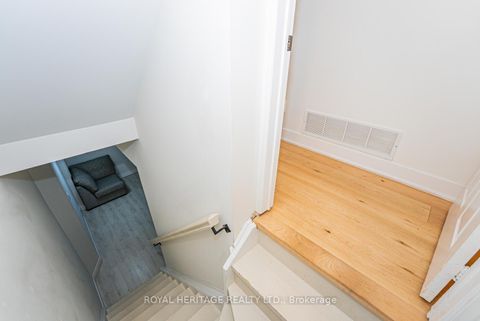 Photo 37 at 27 Opera Place N, East Woodbridge, Vaughan