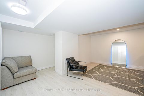 Photo 38 at 27 Opera Place N, East Woodbridge, Vaughan