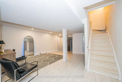 Photo 39 at 27 Opera Place N, East Woodbridge, Vaughan