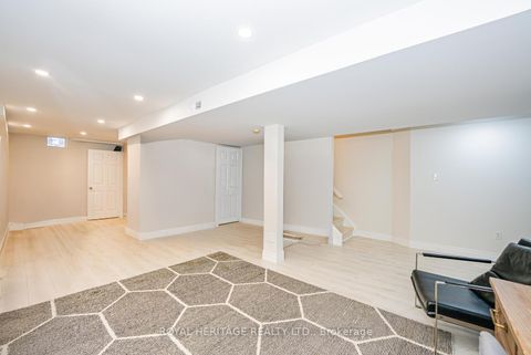 Photo 40 at 27 Opera Place N, East Woodbridge, Vaughan