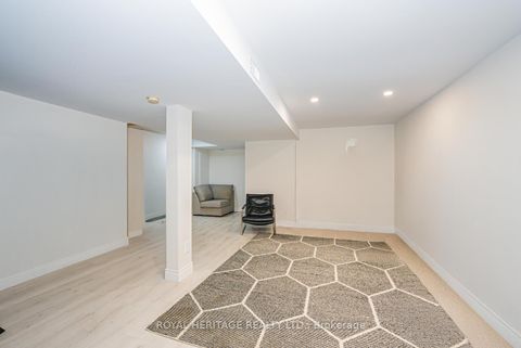 Photo 41 at 27 Opera Place N, East Woodbridge, Vaughan