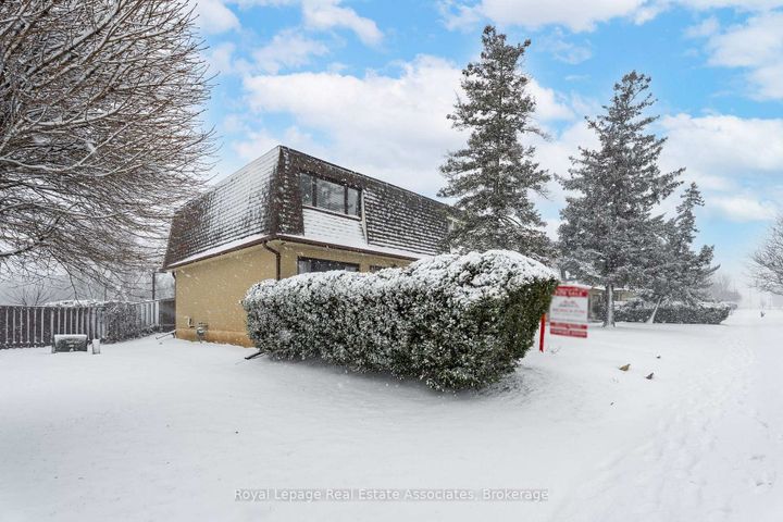 Photo 1 at 31 - 20 Mountainview Road S, Georgetown, Halton Hills