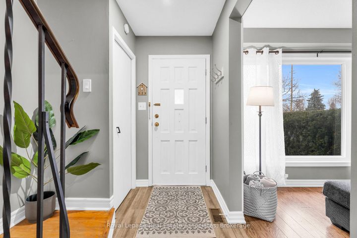 Photo 2 at 31 - 20 Mountainview Road S, Georgetown, Halton Hills