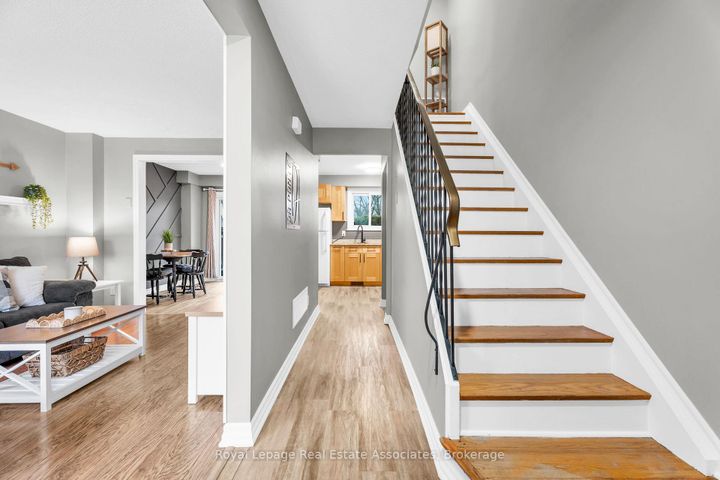 Photo 3 at 31 - 20 Mountainview Road S, Georgetown, Halton Hills