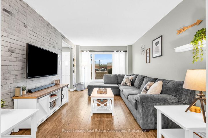 Photo 5 at 31 - 20 Mountainview Road S, Georgetown, Halton Hills