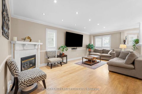 Photo 4 at 62 Kalmar Crescent, Oak Ridges, Richmond Hill