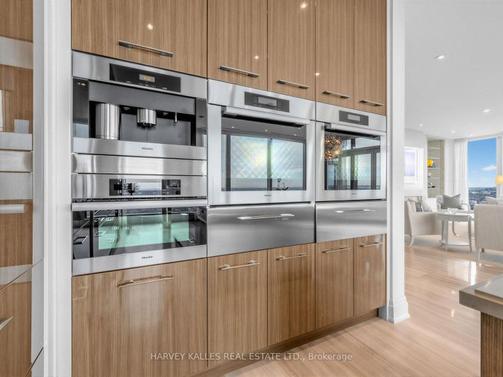 Photo 10 at 4702 - 50 Yorkville Avenue, Annex, Toronto