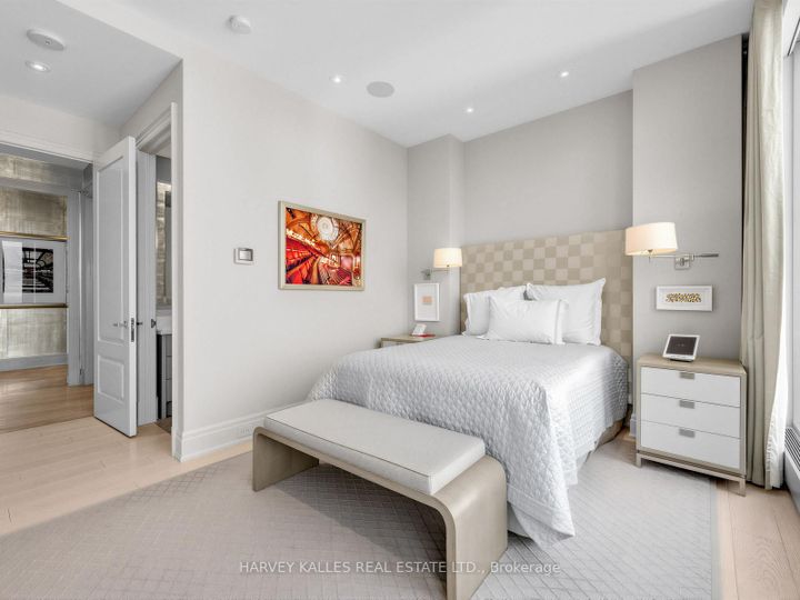 Photo 21 at 4702 - 50 Yorkville Avenue, Annex, Toronto