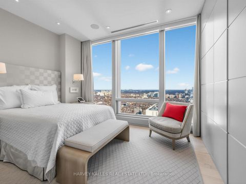 Photo 17 at 4702 - 50 Yorkville Avenue, Annex, Toronto