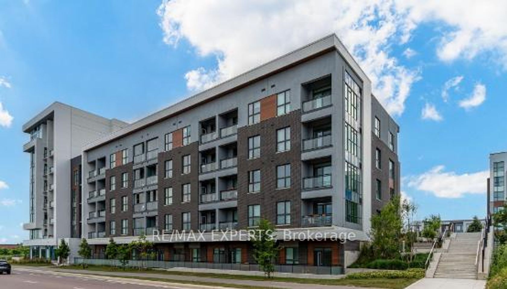 206 - 95 Dundas Street W, GO Glenorchy, Oakville 