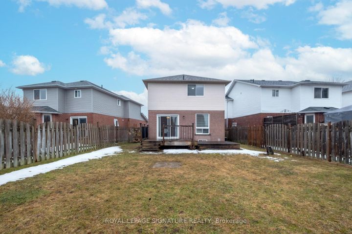 Photo 2 at 1683 Canadore Crescent, Samac, Oshawa
