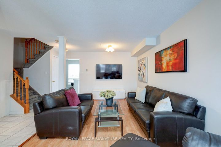 Photo 3 at 1683 Canadore Crescent, Samac, Oshawa