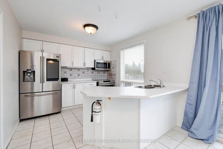 Photo 6 at 1683 Canadore Crescent, Samac, Oshawa