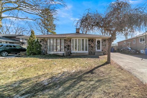 Photo 1 at 17 Jasper Drive, Aurora Heights, Aurora