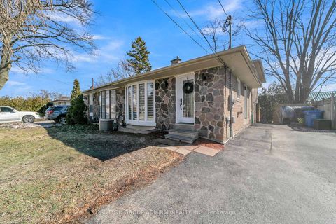 Photo 2 at 17 Jasper Drive, Aurora Heights, Aurora