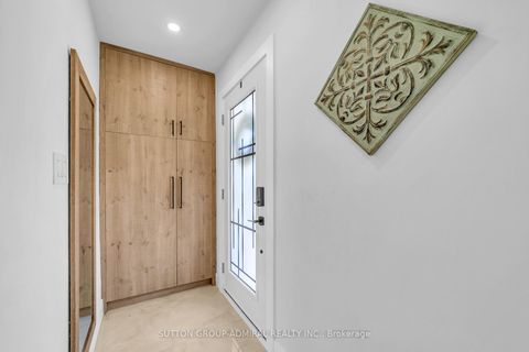 Photo 3 at 17 Jasper Drive, Aurora Heights, Aurora