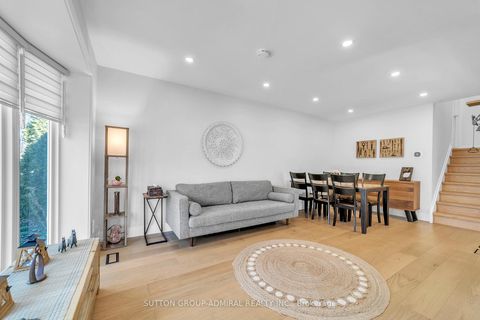 Photo 5 at 17 Jasper Drive, Aurora Heights, Aurora