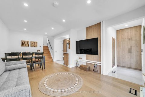 Photo 6 at 17 Jasper Drive, Aurora Heights, Aurora