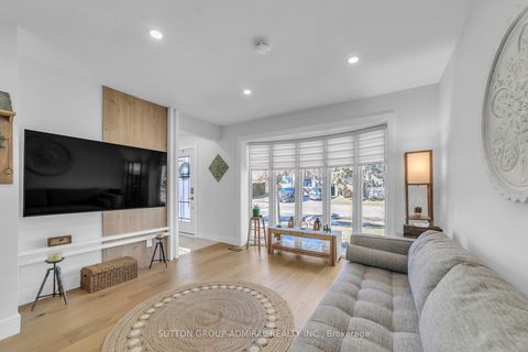 Photo 8 at 17 Jasper Drive, Aurora Heights, Aurora