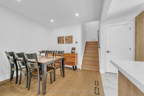 Photo 11 at 17 Jasper Drive, Aurora Heights, Aurora