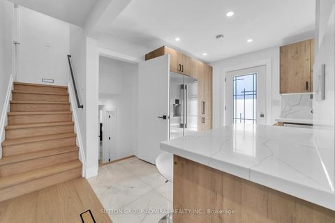 Photo 13 at 17 Jasper Drive, Aurora Heights, Aurora